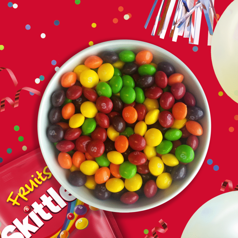 BCCHUB_DCOMM_SKITTLES_1KG_MOMENTS_01_S_UK_001.png